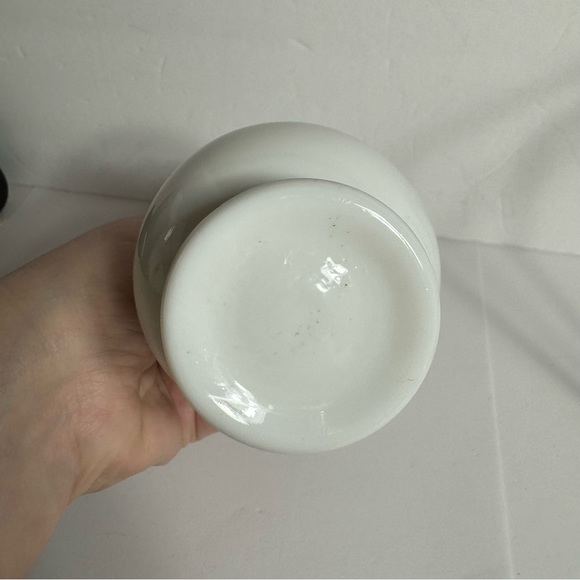 Vintage Westmoreland Milk Glass vase with hand painted Red Roses, Bows & Hearts - Picture 8 of 11